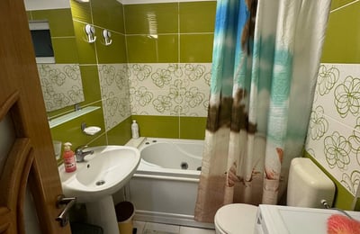 Rent of a furnished 3-room apartment, 80 m², with a sea view, Faleza Nord, Constanța, Romania